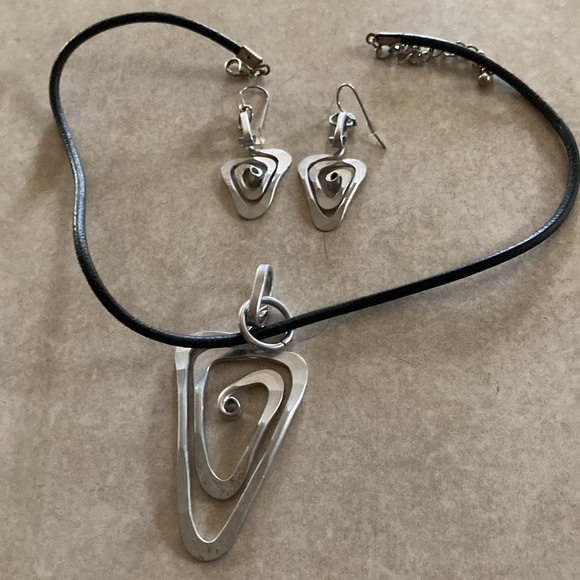 Free form necklace and earring set. - Picture 3 of 5